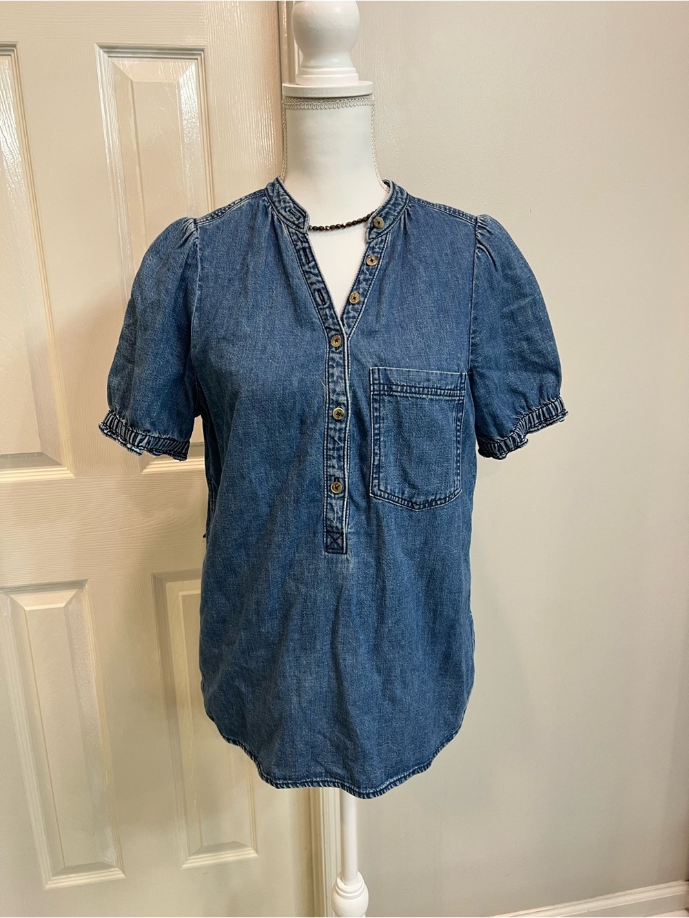 Pilcro by Anthropologie denim/chambray puff-sleeve top, size M
